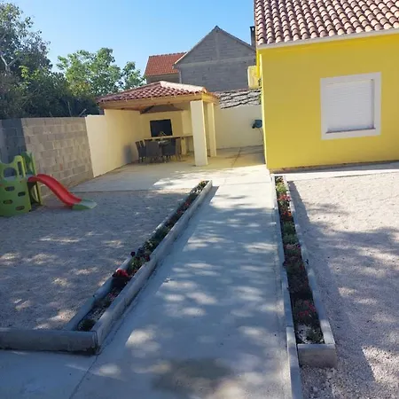 Karlo Holiday home Pridraga