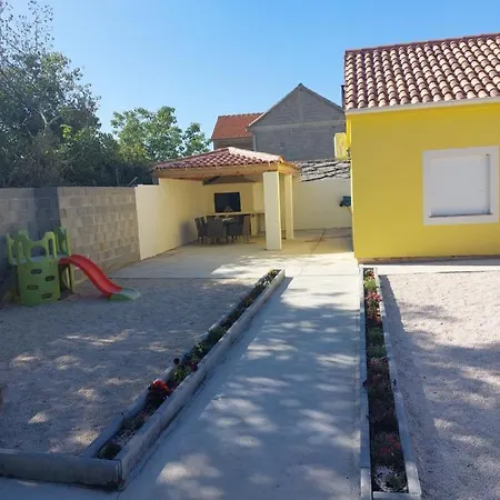 بيت للعطل Karlo Pridraga